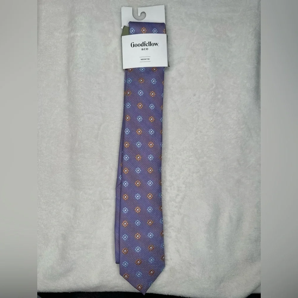 Good fellow & Co Men's Purple Floral   Neck Tie One Size